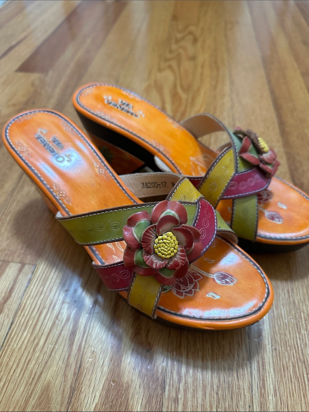 Via Veneto Orange,‎ Green & Pink Floral Leather Mules size 8